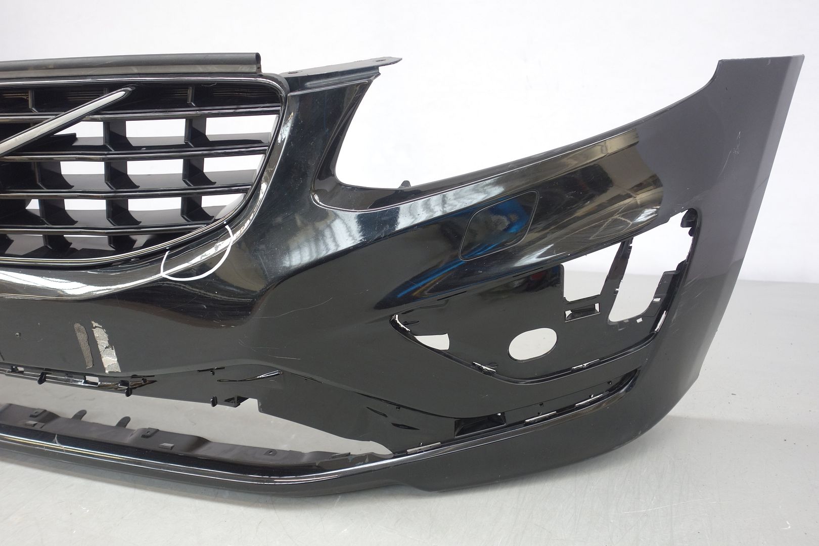 GENUINE VOLVO XC60 20132016 5 Door SUV R DESIGN FRONT BUMPER p/n